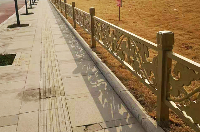 草坪柵欄安裝實(shí)景