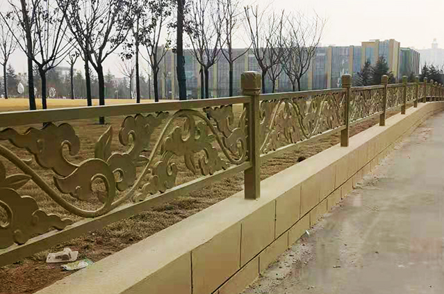草坪柵欄安裝實(shí)景