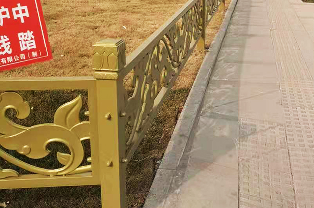 草坪柵欄安裝實(shí)景