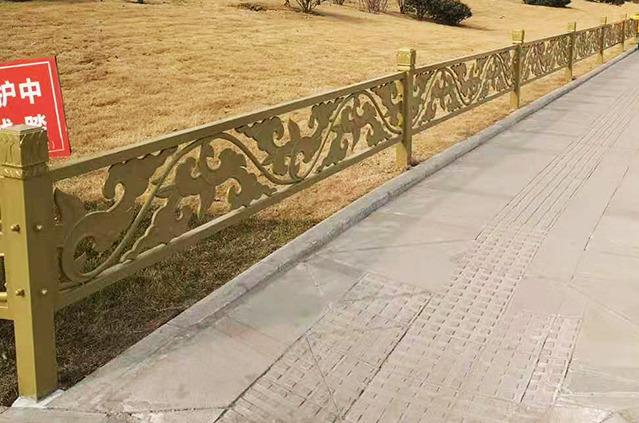 草坪欄桿安裝實(shí)景