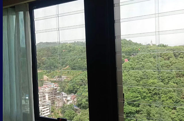 多功能隱形防護(hù)窗