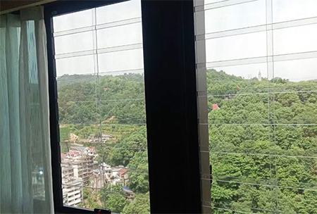 億狼多功能隱形防護(hù)窗